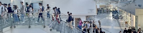 Portes ouverte sur escalier principal IMT Atlantique